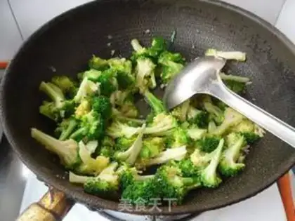 Make Garlic broccoli step 8