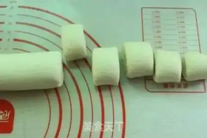 Make Milk knife cut the buns step 4