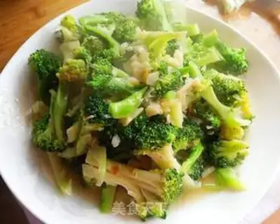 Make Garlic broccoli step 9