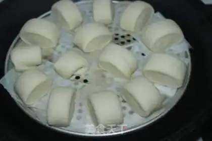 Make Milk knife cut the buns step 6