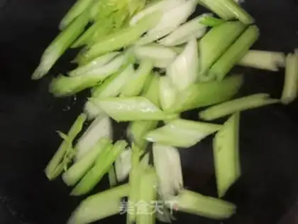 Make Celery chicken gravy step 1