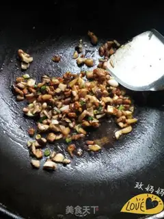 Make Spaghetti mushroom sauce step 5