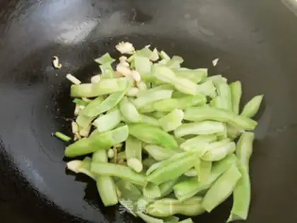 Make Garlic beans step 5