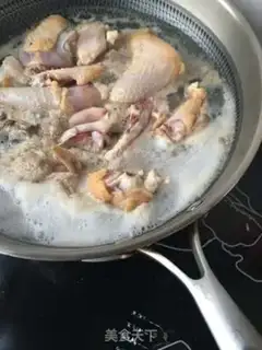 Make Onion hand tore chicken leg step 1