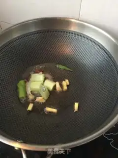 Make Onion hand tore chicken leg step 5