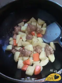 Make Curry chicken and potatoes step 4