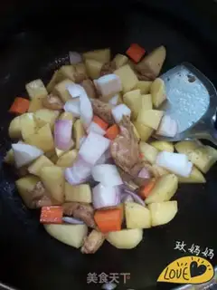 Make Curry chicken and potatoes step 5