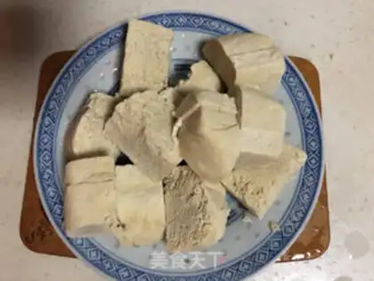 Make Frozen tofu fish head soup step 1