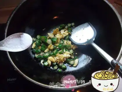 Make Autumn fried eggs step 4