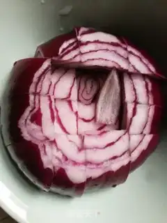 Make Onions, chicken legs step 2