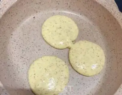 Make Red-tree yogurt muffins step 5