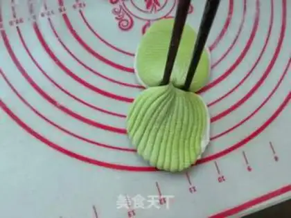 Make Little new shell buns step 17
