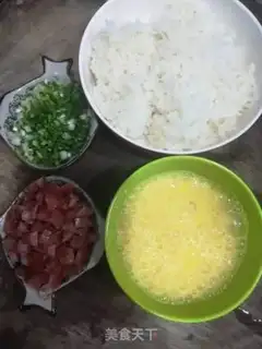 Make Sausage sauce and egg fried rice step 0