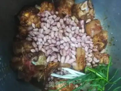 Make Peanut stew pig hoof step 6