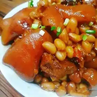 Make Peanut stew pig hoof step 11