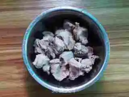 Make Monkey mushrooms, hawk bean ribs soup step 3