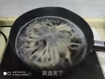 Make Eggflower tofu soup step 1