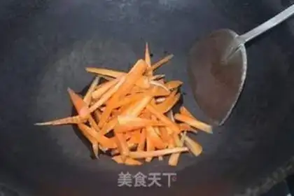 Make Golden fungus fried eggs step 1