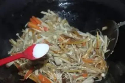 Make Golden fungus fried eggs step 4