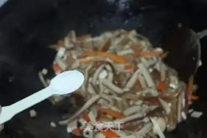 Make Golden fungus fried eggs step 5