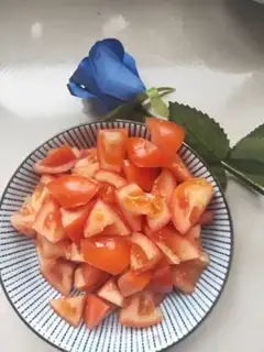 Make Tomato gill and ham egg soup step 0