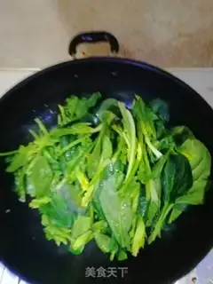 Make Spinach fried eggs step 2