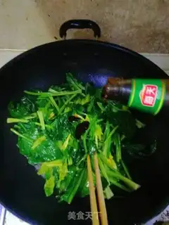 Make Spinach fried eggs step 3