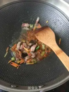 Make Meat-ding sea cucumber soup step 4