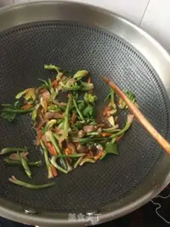 Make Meat-ding sea cucumber soup step 5