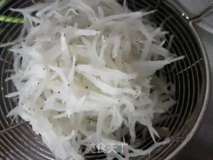Make Silverfish soup with eggplant juice step 1