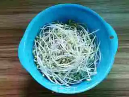 Make Bean sprouts with mushrooms step 1
