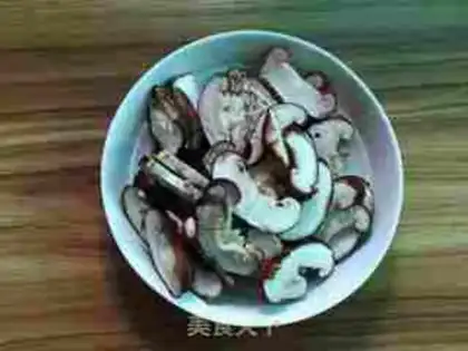 Make Bean sprouts with mushrooms step 2