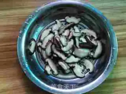 Make Bean sprouts with mushrooms step 6