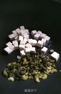 Make Snow pickle tofu soup step 1
