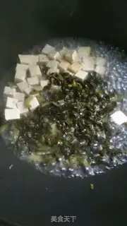 Make Snow pickle tofu soup step 2