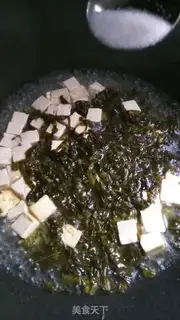 Make Snow pickle tofu soup step 3