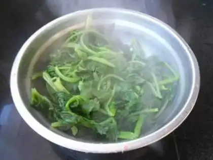 Make Shrimp, celery leaves step 3