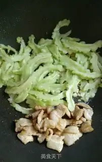 Make Five flowers and a bitter melon step 3
