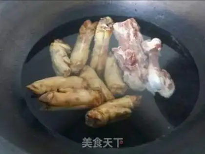 Make A big iron pot for a pig hoof step 1