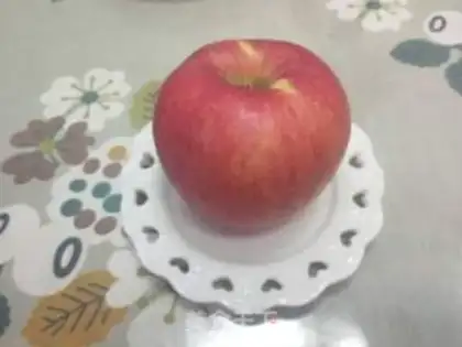 Make Apple cut flowers step 0