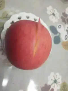 Make Apple cut flowers step 2