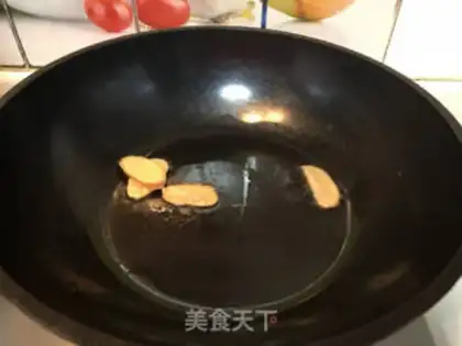 Make Curry potatoes, chicken wings step 2