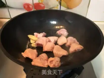 Make Curry potatoes, chicken wings step 3