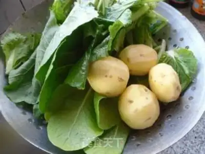 Make Potato chips and cabbage step 0