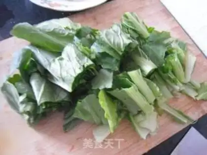 Make Potato chips and cabbage step 1