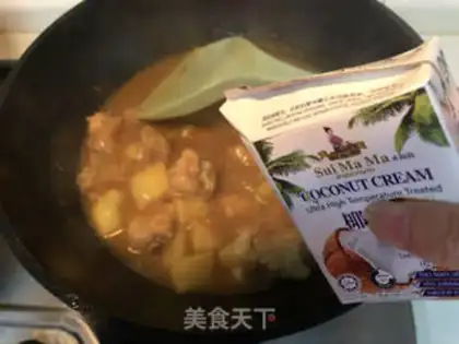 Make Curry potatoes, chicken wings step 7