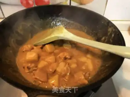 Make Curry potatoes, chicken wings step 8