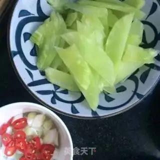 Make The cabbage is burning the mushrooms step 0