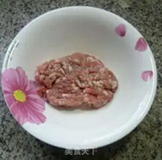 Make A meat dumpling step 1
