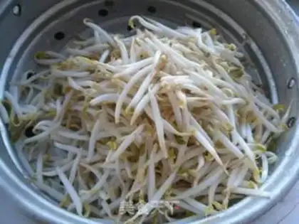 Make Soybeans sprouts and oil step 1